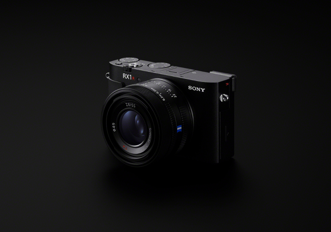 A compact camera worth 4000 euros? For whom?