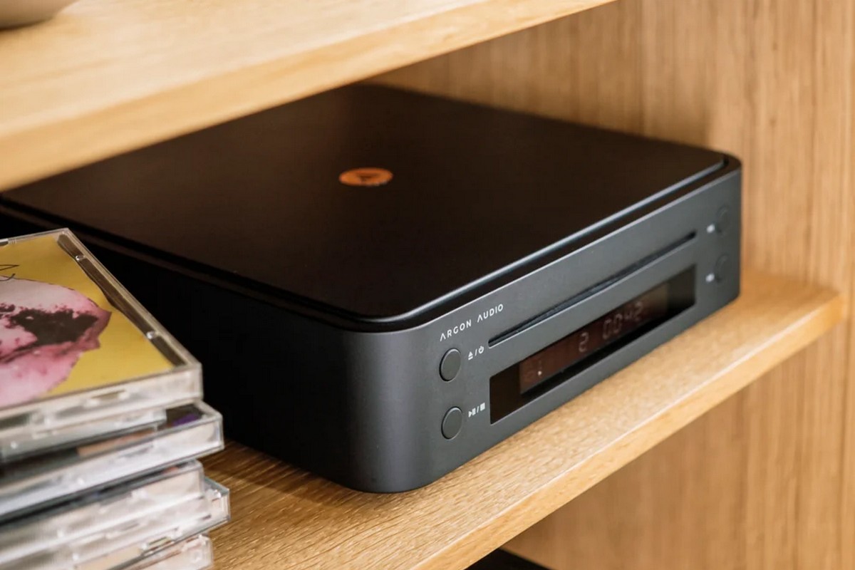 The new arrival of CDs is also reflected in devices – the Argon Audio CD1 is a new CD player priced at 399 euros