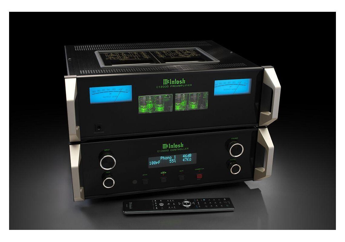 McIntosh esitteli kahden kotelon C12000-etuvahvistimen