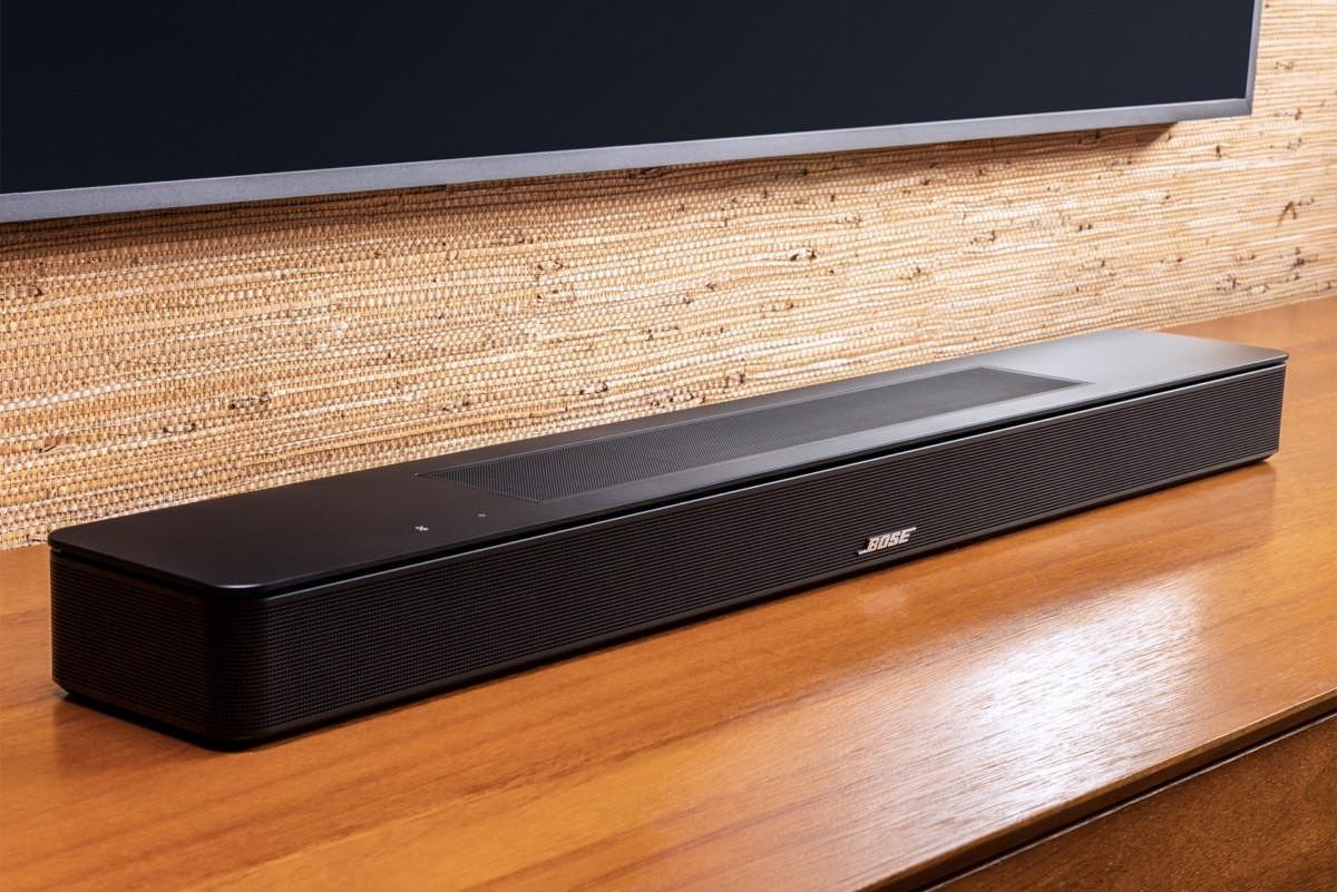Boselta kompakti Dolby Atmos -soundbar