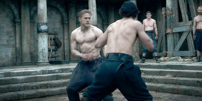 Uuvuttavaa suuruudenhulluutta eli King Arthur: Legend of the Sword