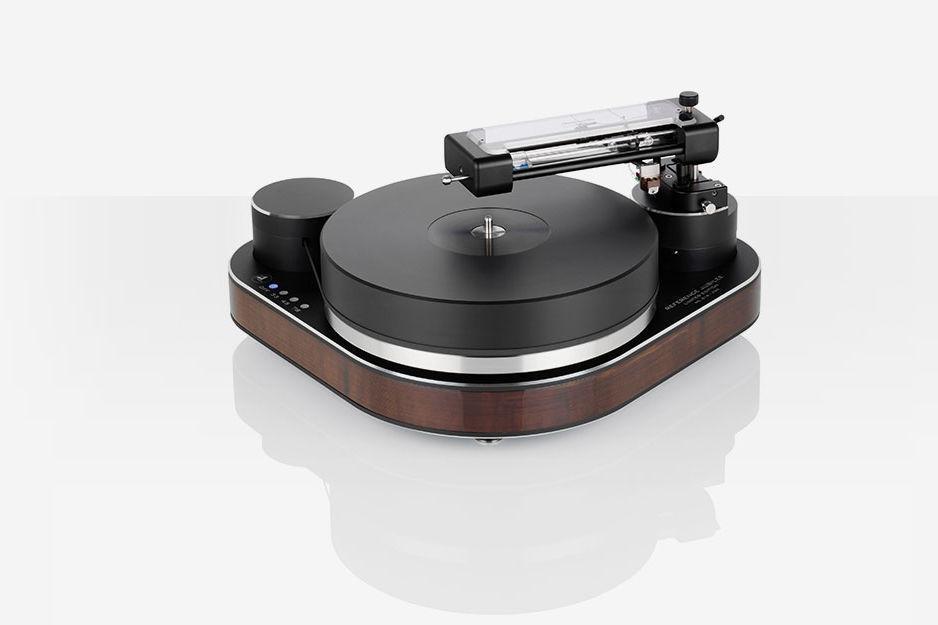 Clearaudio's new turntable monitors rotation speed even with DAC