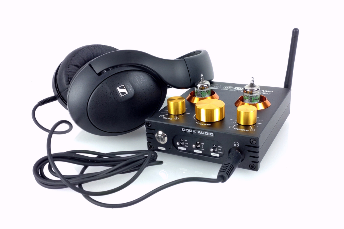 Douk Audio P1 DAC kuulokevahvistin Putkien hehkua houkuttelevaan hintaan