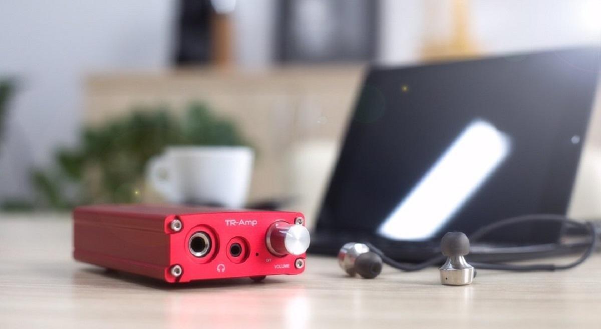 Taskukokoinen DAC-vahvistin EarMen TR-Amp