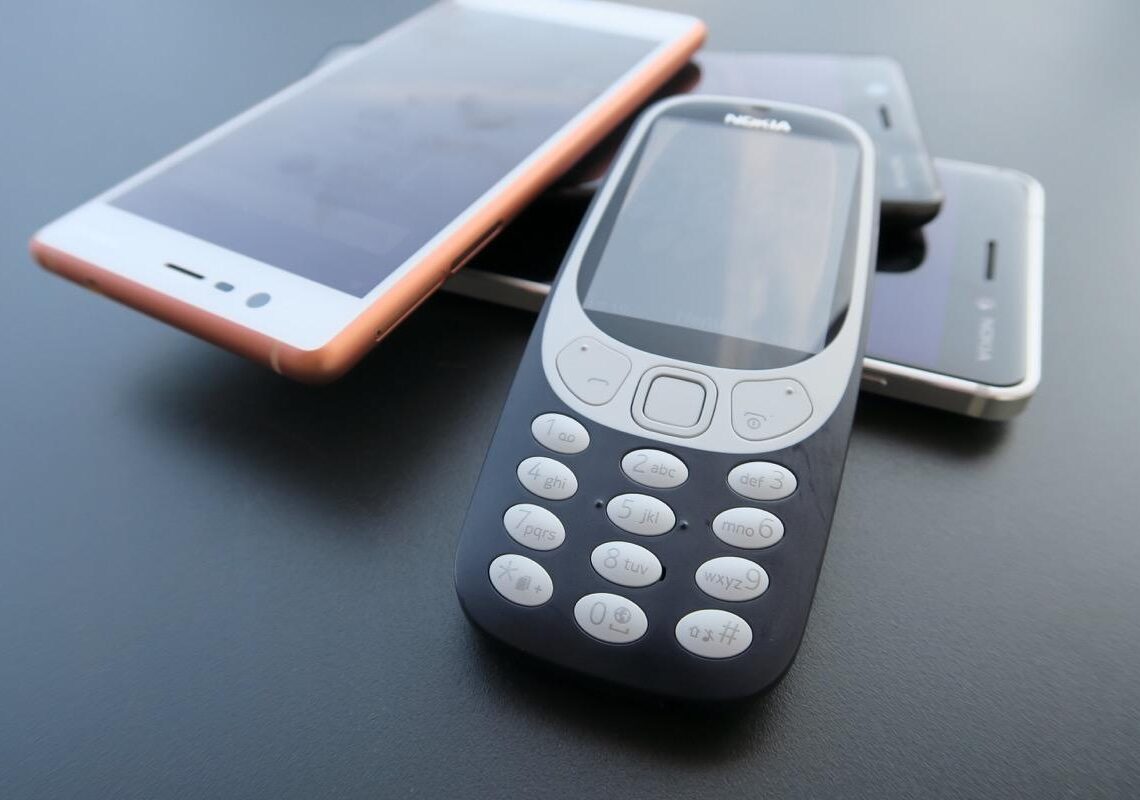Näppituntumaa uudesta Nokia 3310 -puhelimesta