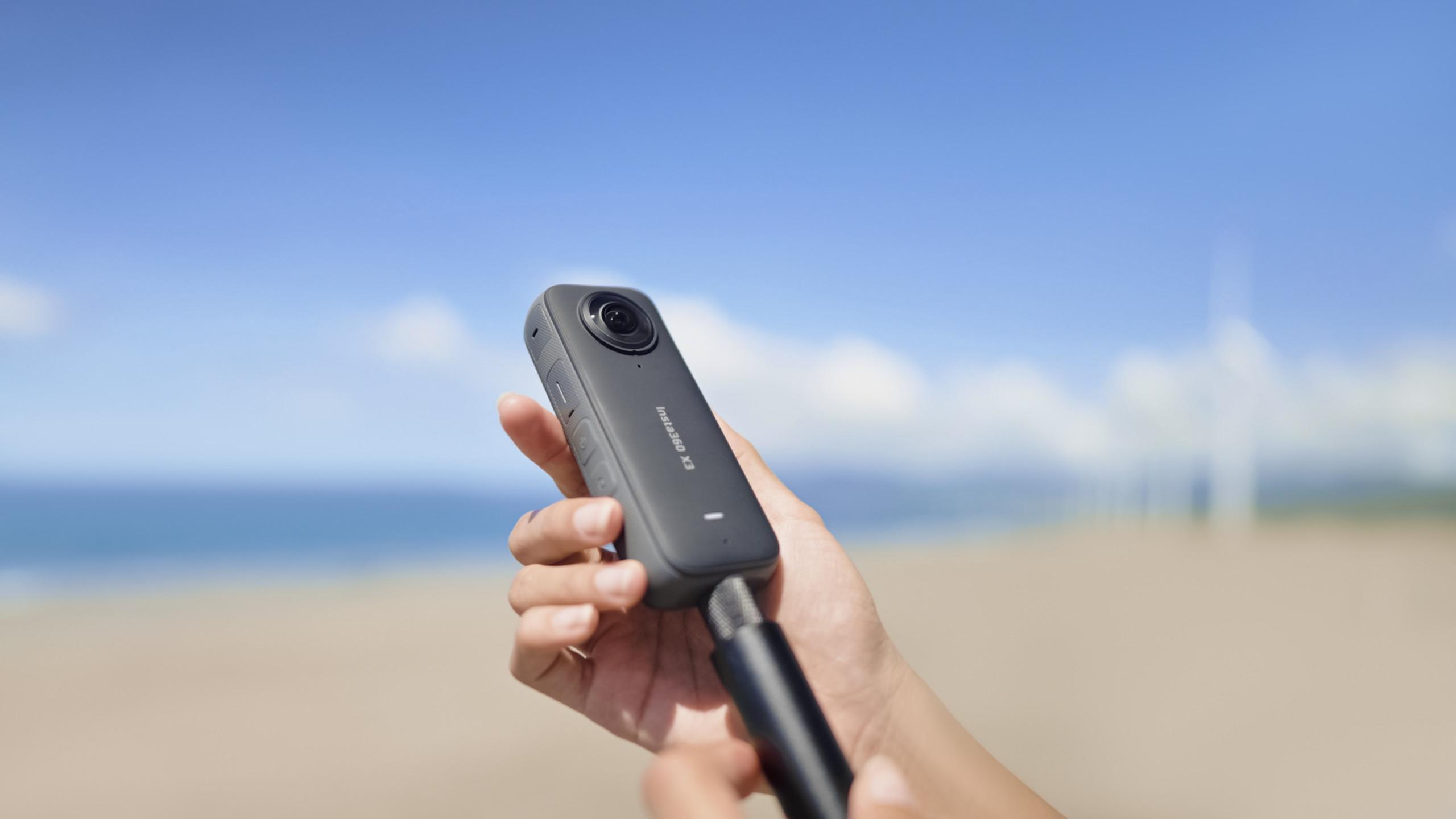 360 asteen näkökentällä toimiva Insta360 X3