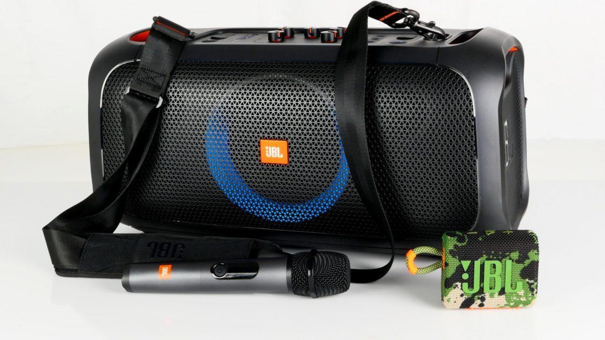 In the experiment, JBL PartyBox On-The-Go and Go 3: Speaker in a pocket or on the shoulder