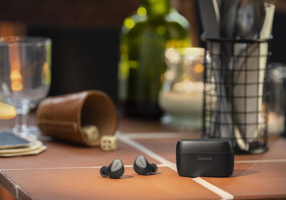 Jabra esitteli täyslangattomat Elite 5 -vastamelukuulokkeet