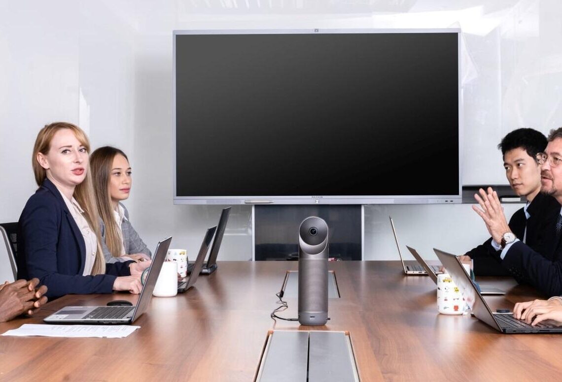 360-degree conference camera with 8K image quality and face recognition