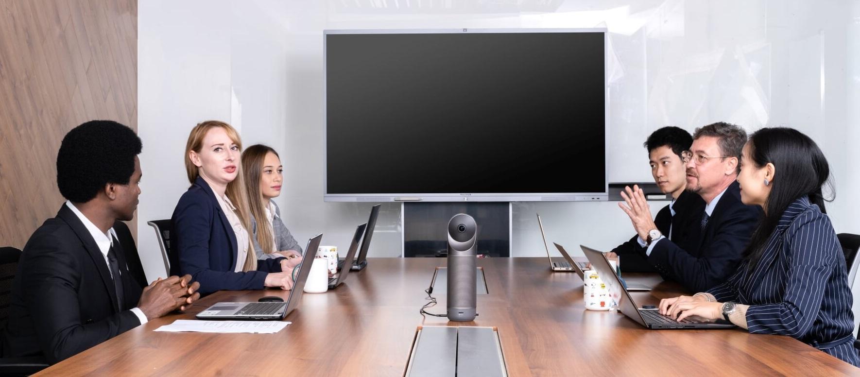 360-degree conference camera with 8K image quality and face recognition