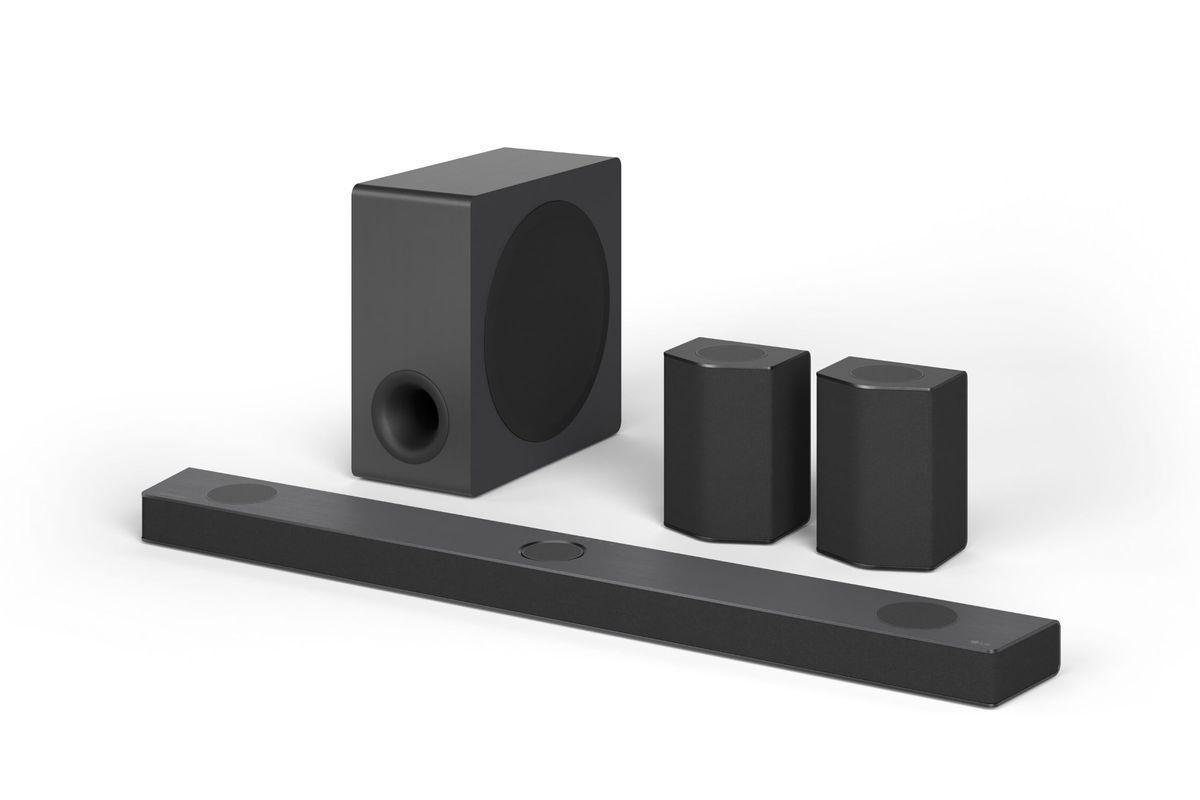 LG S95QR -lippulaivasoundbrissa on ylöspäin suunnattu keskikaiutin