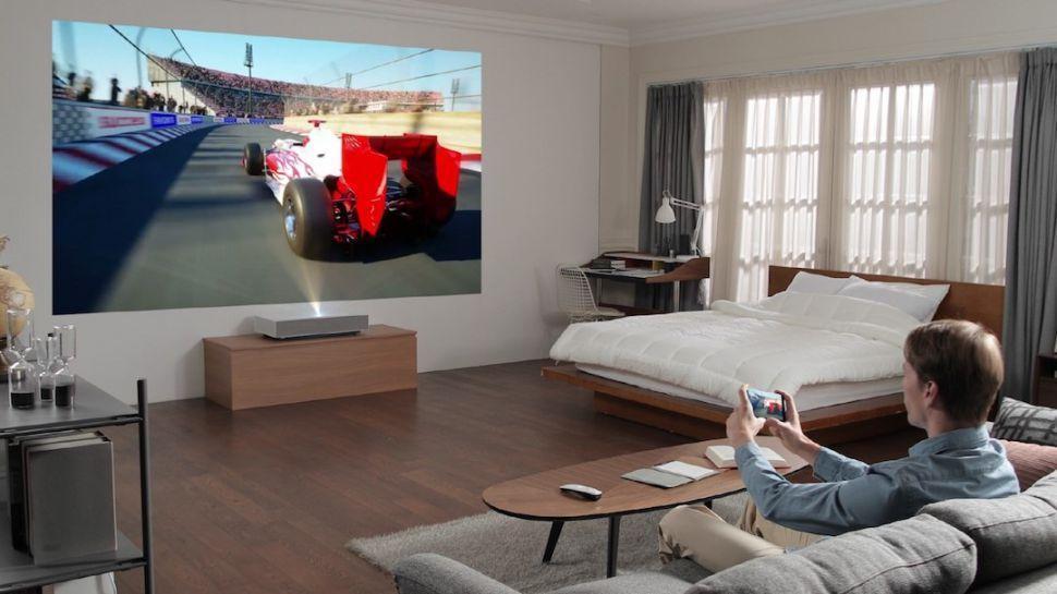 LG:n uusi 4k-laserprojektori heittää 90 tuuman kuvan viiden sentin etäisyydeltä