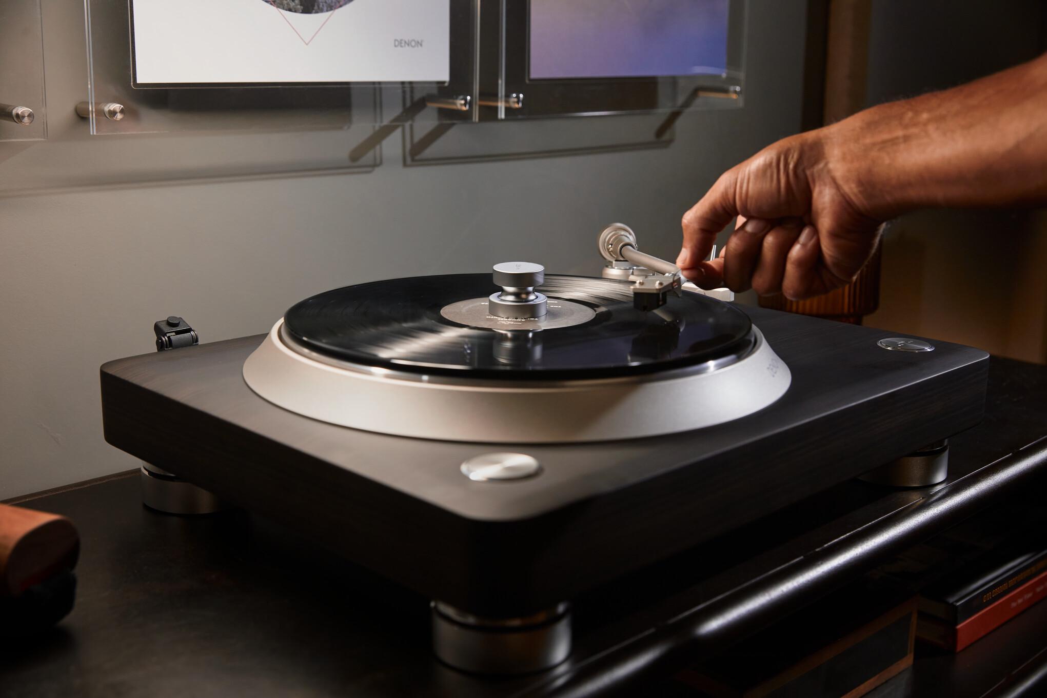 Denon esittelee DP-3000NE-levysoittimen