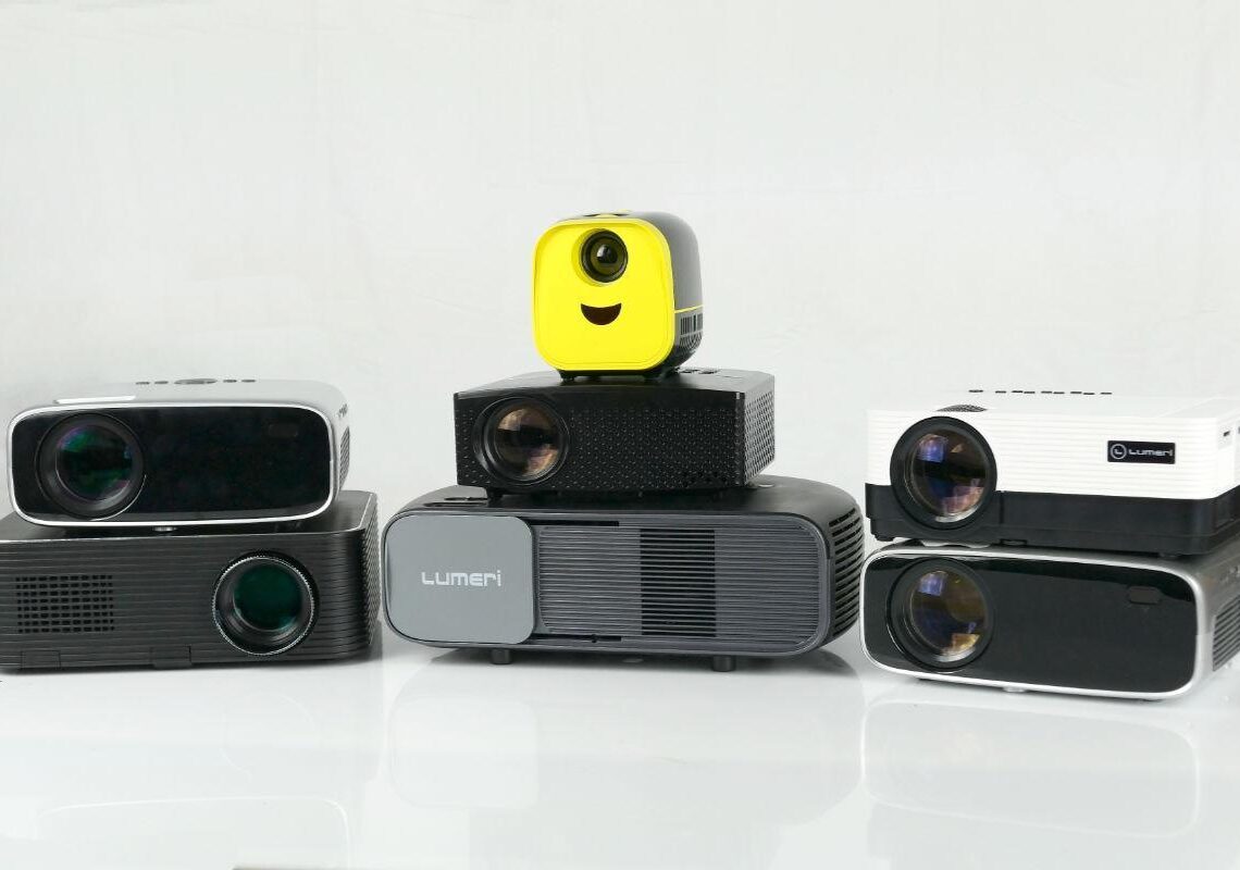 In the comparison, easy 70–350 € mini projectors for occasional movie nights