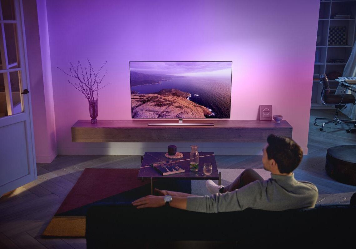 Philips esitteli OLED807 4K -television – uutta potkua peleihin ja kirkkauteen