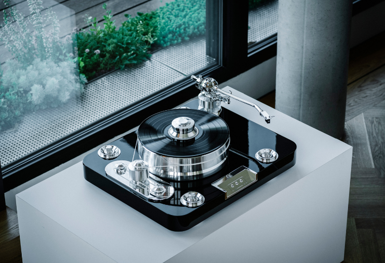 Pro-Ject esittelee Signature 12.2 -lippulaivalevysoittimen