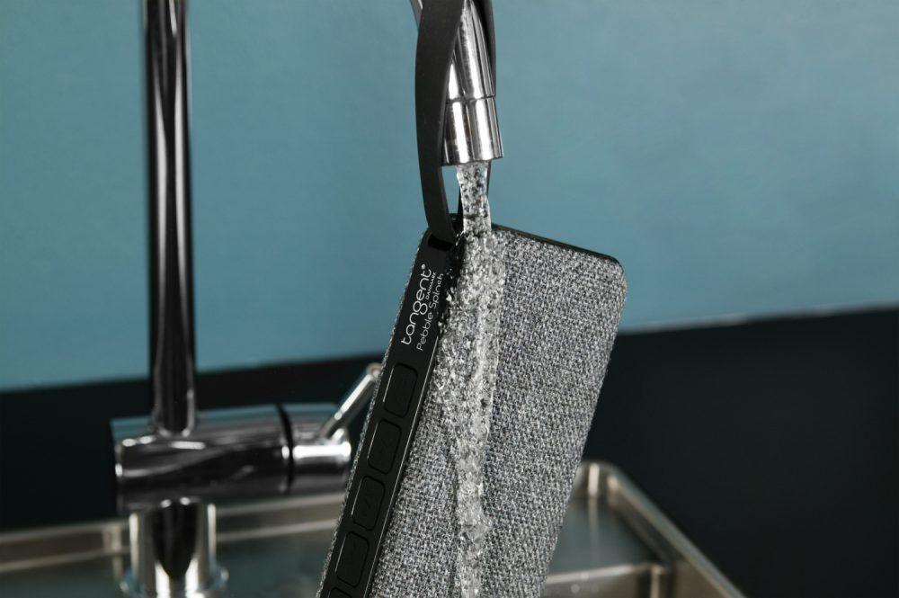 Tangentilta vedenpitävä bluetooth-kaiutin