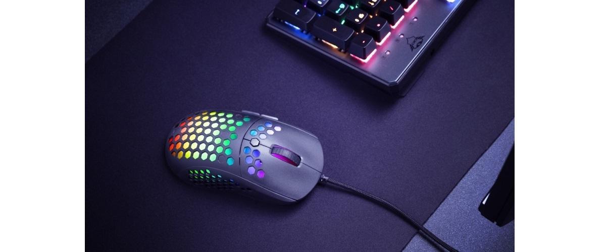 Trust Gaming GXT 960 Graphin – ultrakevyt pelihiiri hunajakennokuorella, ”zero drag” -kaapelilla sekä säädettävällä päivitysnopeudella