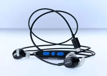 Langalliset kuulokkeet tekevät paluuta – Bosen uusi USB-C-malli tarjoaa vastamelun ilman akkua