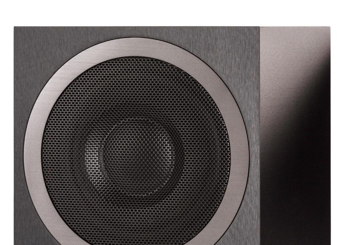 Elac-subwoofer tarjoaa älykästä bassokontrollia