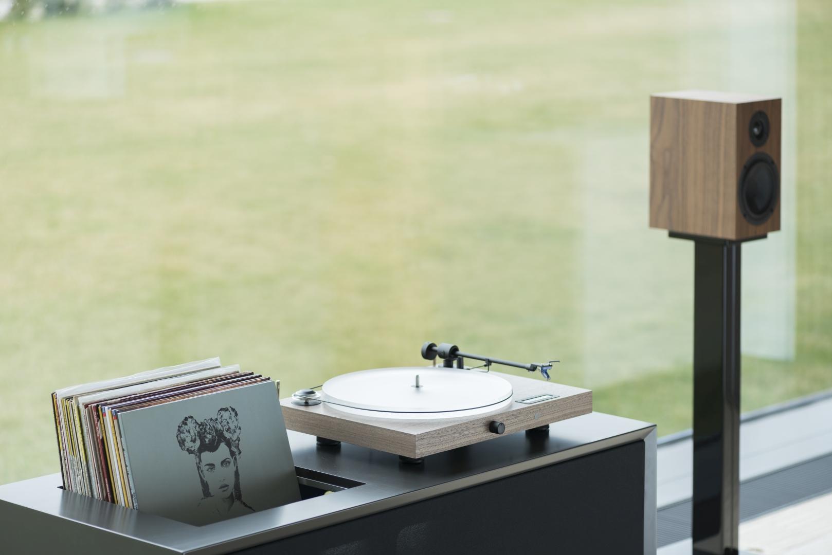 Kokeilussa Pro-Ject Juke Box S2 -levysoitin – kaiken kattava vinyylipaketti