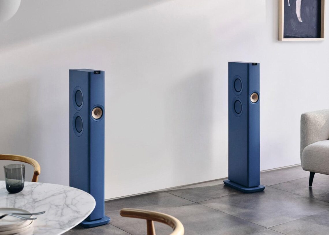KEF juhlii – ja minkälaisella kaiuttimella!