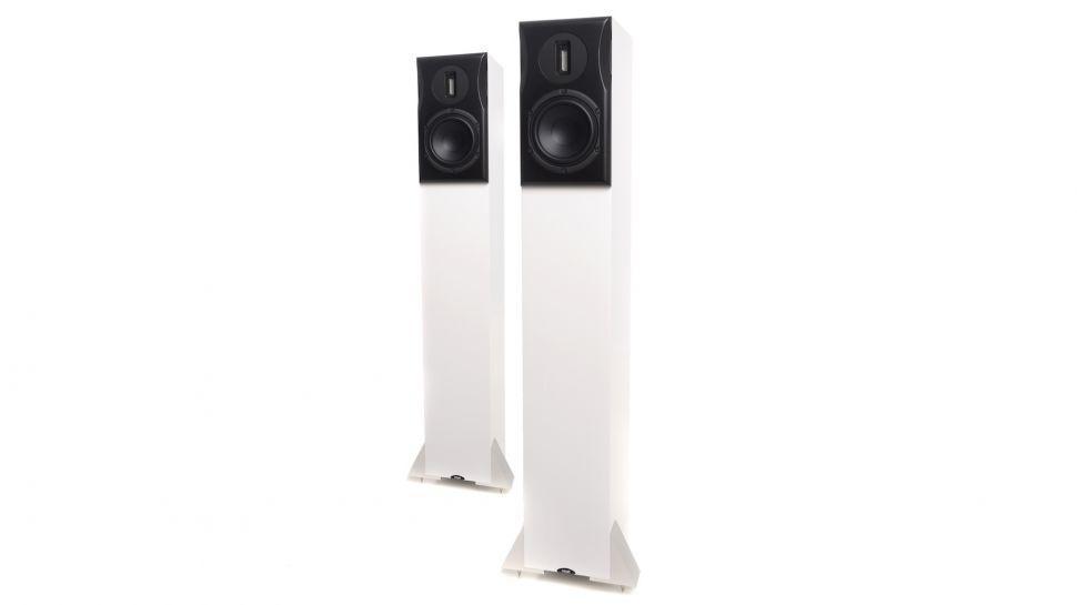 Neat Acoustics esitteli uudet Ekstra-kaiuttimet – isompaa bassoa kapeasta kotelosta