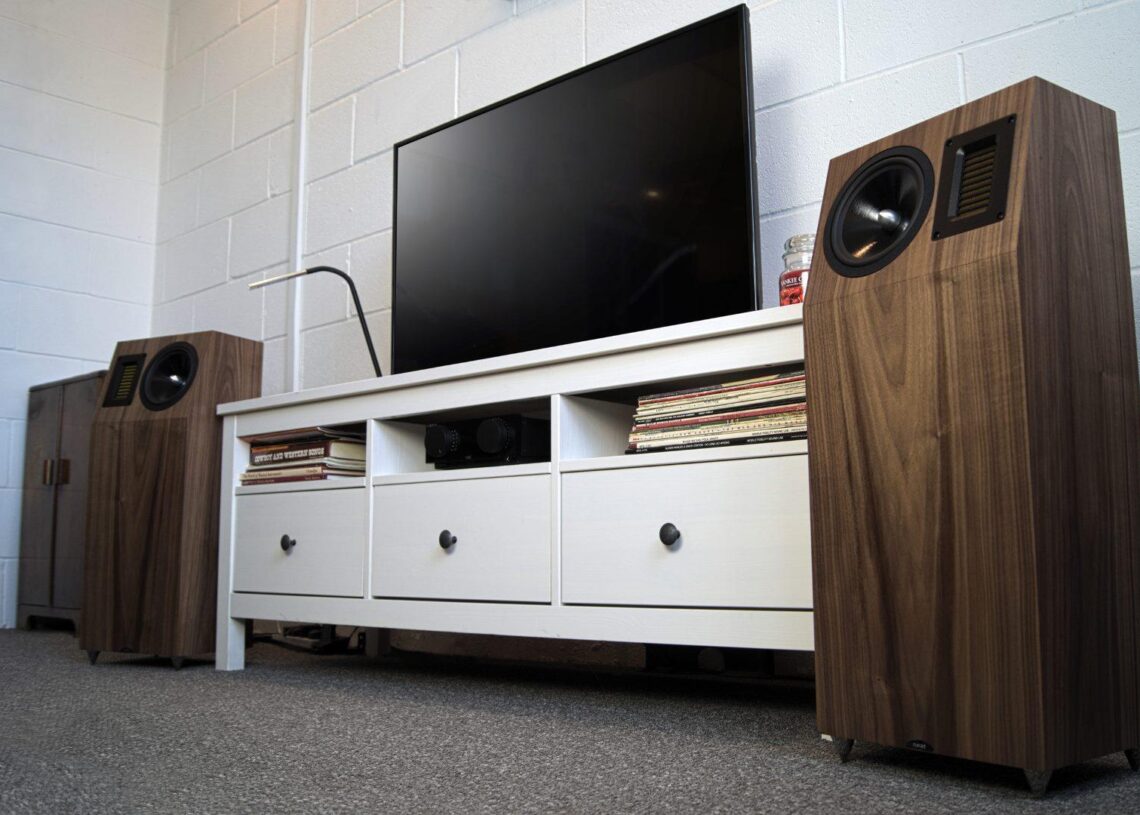 Neat Acousticsilta kiinnostava 2,5-tiekaiutin