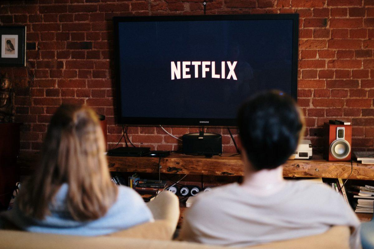 Alle 45-vuotiaat katsovat nyt enemmän suoratoistoa kuin perinteistä televisiota