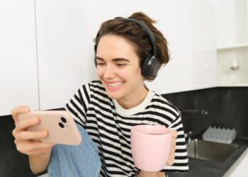 Älypuhelin on suomalaisen digitaalisen viihteen keskus