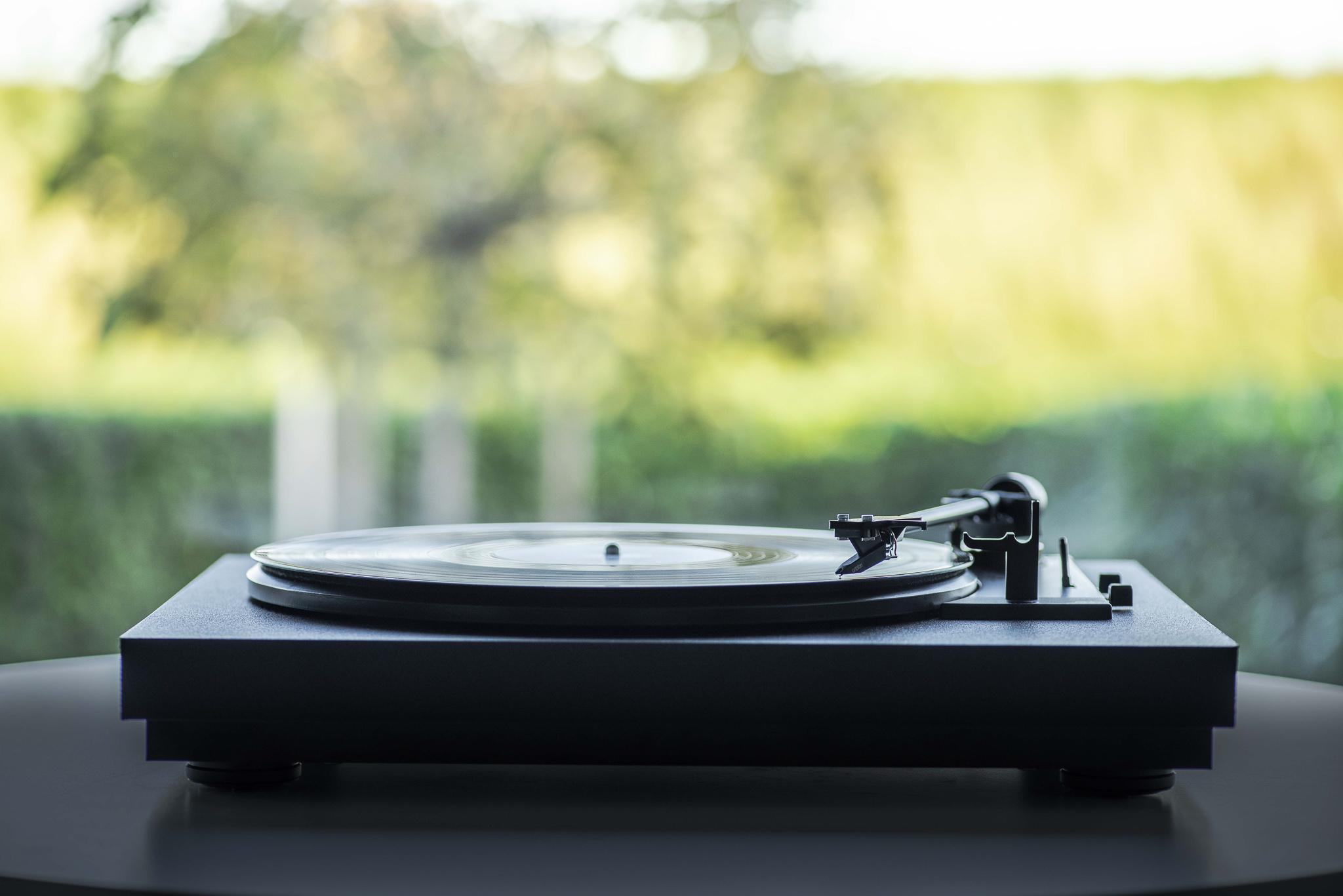 A hassle-free solution for playing vinyl records