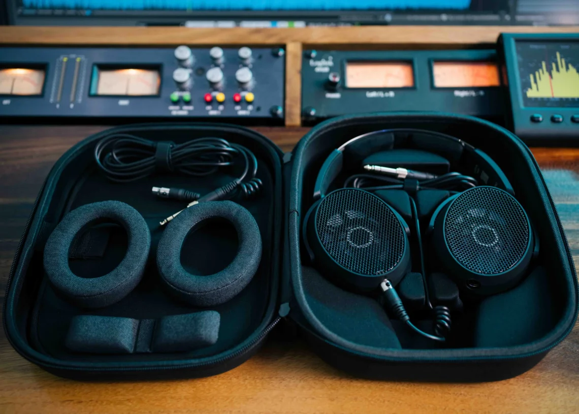 The Sennheiser HD 490 PRO headphones have been created for today's music production
