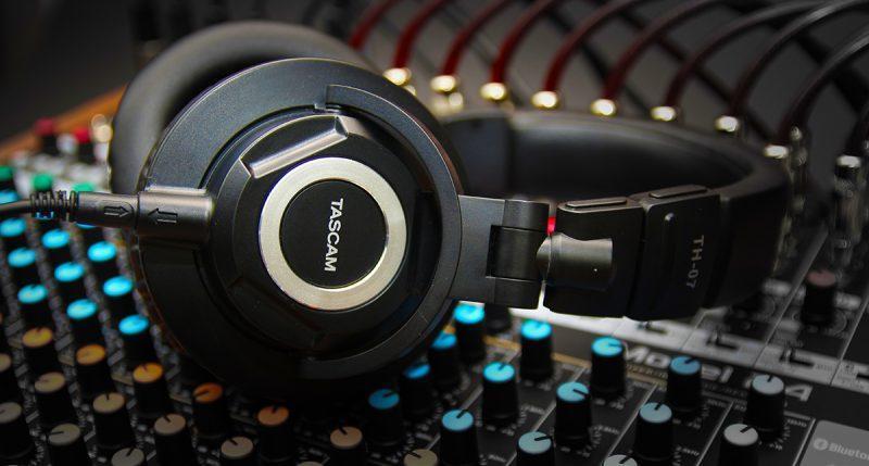 Tascam introduced the new TH-07 monitoring headphones – promises high-quality nearfield monitor sound quality