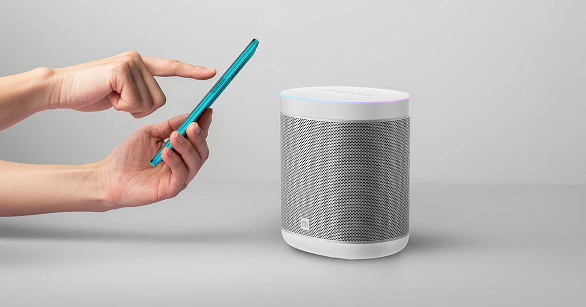 Näppärän kokoinen ja monipuolisilla ominaisuuksilla varustettu Xiaomi Mi Smart Speaker -älykaiutin